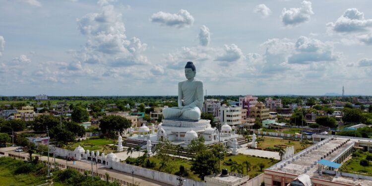 అమరావతి: నకిలీ మద్యం కేసు విచారణను సీబీఐకి అప్పగించాలని జోగి రమేష్ హైకోర్టులో పిటిషన్ దాఖలు చేశారు.