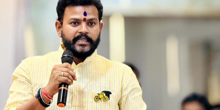 దేశంలోని పలు విమానాశ్రయాల్లో తలెత్తిన సాంకేతిక సమస్యలపై మంత్రి రామ్మోహన్నాయుడు సమీక్ష నిర్వహించారు.