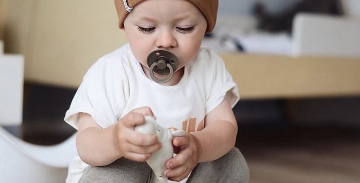 10 నెలల చిన్నారిని ఇంటికి తీసుకువచ్చారు