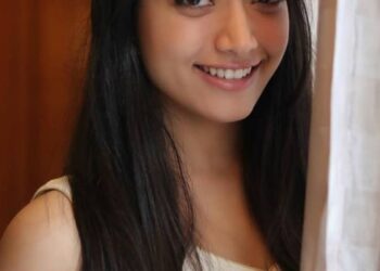 రష్మిక: "పబ్లిక్‌లో వారి పేర్లు చెప్పినట్లయితే వారు నన్ను చంపేస్తారని అనిపిస్తోంది."