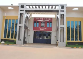 15 మంది రాజమహేంద్రవరం సెంట్రల్‌ జైలుకు తరలింపు జరిగింది.