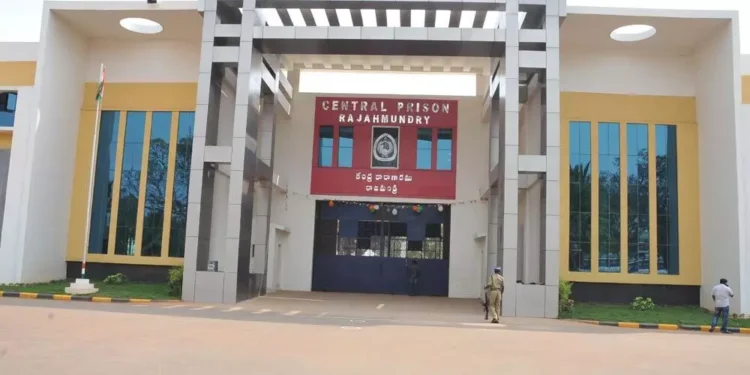 15 మంది రాజమహేంద్రవరం సెంట్రల్‌ జైలుకు తరలింపు జరిగింది.
