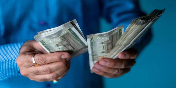 నోట్లూ చెల్లడం మానేస్తున్నాయి