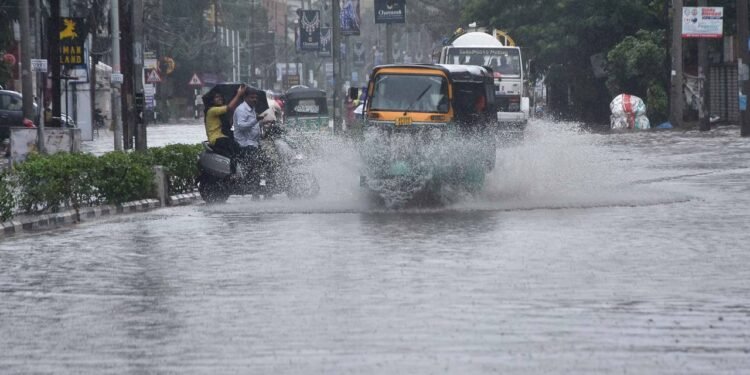 పలు జిల్లాల్లో వర్షాలు మొదలు