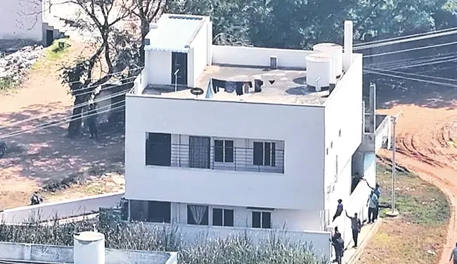 మావోయిస్టు హిడ్మా: విజ‌య‌వాడలో కలకలం… ఏలూరు, కాకినాడల్లో ఉద్రిక్త పరిస్థితులు