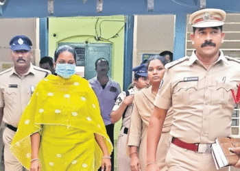 అరుణను కోర్టుకు తీసుకెళుతున్న పోలీసులు