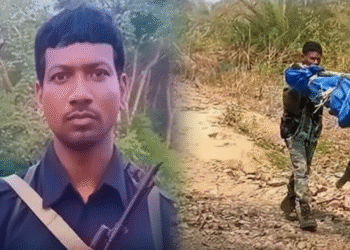 హిడ్మా మద్వి మృతదేహం స్వగ్రామానికి తరలించబడింది.