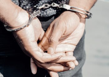 సొత్తుపై చూపిస్తే.. బ్లేడు తప్పనిసరిగా పడే పరిస్థితి!