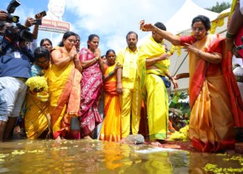 తుమ్మిసి చెరువులో జలహారతి – కుప్పం అభివృద్ధిపై చంద్రబాబు సేవలను స్మరించిన భువనేశ్వరి
