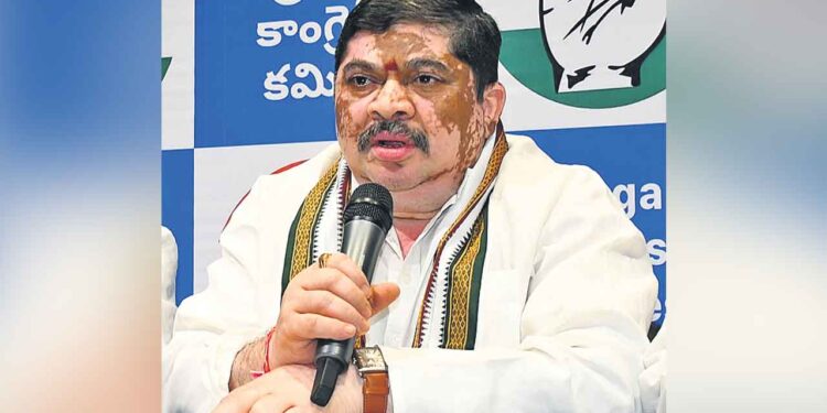 మంత్రి పొన్నం: టిప్పర్‌ తప్పు దారిలో రావడం వల్లే ప్రమాదం జరిగింది!