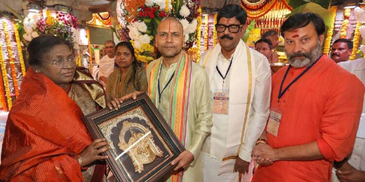 రాష్ట్రపతి ద్రౌపది ముర్ము తిరుమల శ్రీవారిని దర్శించుకున్నారు
