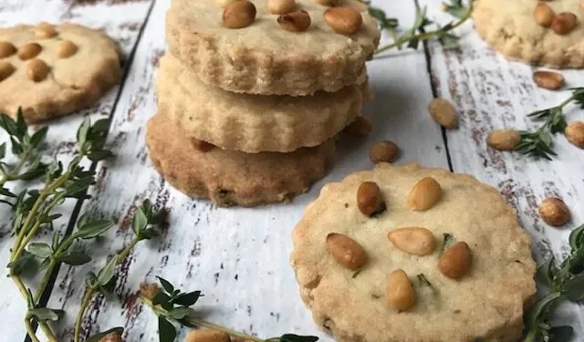 బిస్కెట్లలో గంజాయి లంచం తరలింపు