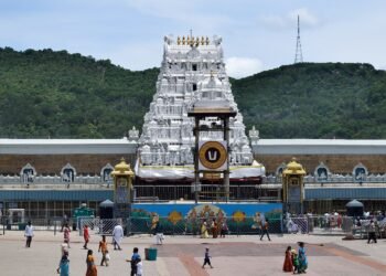 తిరుమలలో భక్తుల రద్దీ పెరిగింది