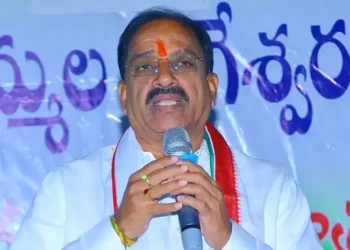 సీసీఐ విధించిన ఏడు క్వింటాళ్ల పరిమితి నిబంధనను రద్దు చేయాలని డిమాండ్‌ చేశారు.