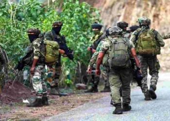 జమ్మూకశ్మీర్‌లో ‘ఆపరేషన్‌ ఛత్రు’ కొనసాగుతోంది.. ఉగ్రవాదులను ముట్టడి చేసిన భద్రతా దళాలు.