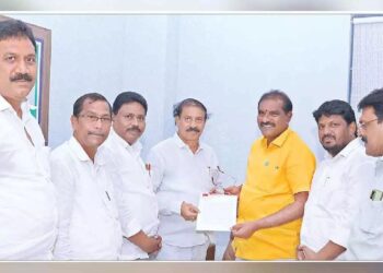 వెలిగొండ ప్రాజెక్టును పూర్తి చేసి ప్రజలకు నీరందించనున్నామని మంత్రి నిమ్మల తెలిపారు.