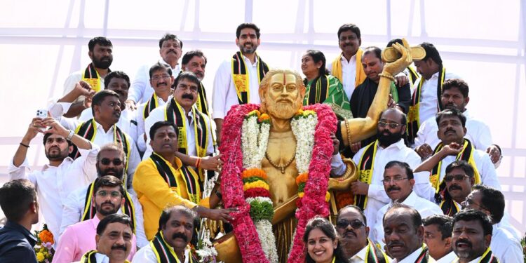 కళ్యాణదుర్గంలోని శ్రీ భక్త కనకదాస జయంతి ఉత్సవాల్లో పాల్గొన్న మంత్రి లోకేష్,