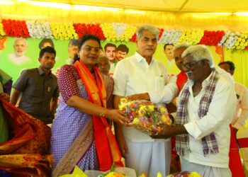 వేములపల్లిలో వ్యవసాయ సహకార సంఘం చైర్మన్గా ముక్కపాటి నరసింహారావు ప్రమాణ స్వీకారం చేశారు