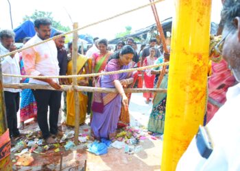 ఏటూరు గ్రామంలోని సిద్ధి బుద్ధి వినాయక స్వామి ఆలయంలో ధ్వజస్తంభ మహోత్సవం ఘనంగా జరిపారు.