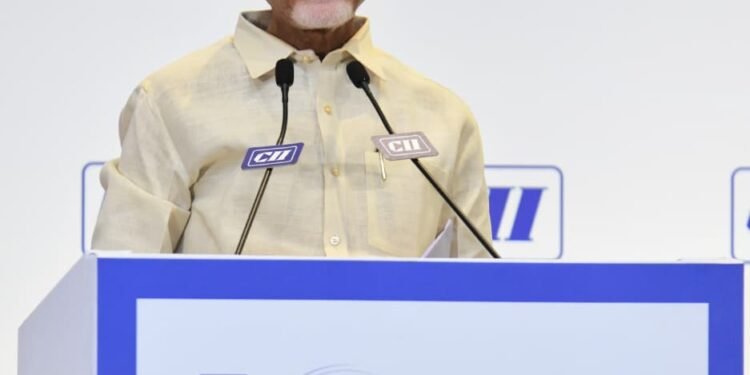 విశాఖలో గూగుల్ భారీ పెట్టుబడులతో అడుగుపెట్టనుందని, రూ.50 వేల కోట్ల పెట్టుబడితో 1 గిగావాట్ సామర్థ్యంతో డేటా సెంటర్ ఏర్పాటు చేయనున్నట్టు ఏపీ సీఎం చంద్రబాబు తెలిపారు. విశాఖలోని నోవాటెల్లో నిర్వహించిన ఇండియా-యూరప్ బిజినెస్ సమావేశంలో ఆయన పాల్గొని మాట్లాడుతూ, సాంకేతిక రంగంలో కొత్త ఆవిష్కరణలను రాష్ట్రానికి అందిస్తున్నట్లు తెలిపారు. ప్రపంచంలో ఎక్కడికైనా ఐటీలో భారతీయులు కీలకపాత్ర పోషిస్తున్నారని, ఇండియా-యూరప్ మధ్య సన్నిహిత సంబంధాలు ఉన్నాయని గుర్తించారు. చంద్రబాబు తెలిపారు: ‘‘అమరావతిలో క్వాంటం కంప్యూటింగ్ సెంటర్ త్వరలో అందుబాటులోకి రానుంది. పెట్టుబడుల కోసం వచ్చినవారికి ఏవైనా అవరోధాలు ఉండవు. మౌలిక సదుపాయాల కల్పనలో ఏపీ ముందుంది. గ్రీన్ ఎనర్జీ రంగంలో పెట్టుబడులు వస్తున్నాయి. ‘స్పీడ్ ఆఫ్ డూయింగ్ బిజినెస్’ విధానంలో రాష్ట్రం ముందంజలో ఉంది. పోర్టులు, రైల్వే అనుసంధానాలను కూడా ప్రోత్సహిస్తున్నాం. ఏపీలో నైపుణ్యం ఉన్న యువత అందుబాటులో ఉన్నారు. కొత్త ఆలోచనలతో వినూత్న ఆవిష్కరణలు చేసే సామర్థ్యం వారిలో ఉంది. ఏపీలో పెట్టుబడులు పెట్టండి, అనుమతులలో ఎలాంటి జాప్యం ఉండదు. 45 రోజుల్లో అనుమతులు మంజూరు చేస్తూ ఉత్పత్తికి త్వరితగతిన ప్రోత్సాహం ఇస్తున్నాం.’’ మరియు గ్రీన్ ఎనర్జీ రంగంలో భారత్ 500 గిగావాట్ల విద్యుత్ ఉత్పత్తిని లక్ష్యంగా పెట్టుకుంది. దానికి అనుగుణంగా 160 గిగావాట్ల ఉత్పత్తి కోసం ప్రయత్నిస్తున్నాం. సౌర, పవన, పంప్డ్ ఎనర్జీ రంగాల్లో బలమైన ప్రగతి ఉంది. ఆంధ్రప్రదేశ్లో వివిధ పరిశ్రమలను ప్రోత్సహిస్తున్నాం. డ్రోన్లను పెద్దఎత్తున వినియోగంలోకి తీసుకురావడం, డ్రోన్ సిటీ ఏర్పాటు చేయడం, స్పేస్ సిటీని ఏర్పాటు చేయడం, రవాణా రంగంలో పెద్దఎత్తున పోర్టులు నిర్మించడం వంటి ప్రయత్నాలు జరుగుతున్నాయి’’ అని ఆయన తెలిపారు. కార్యక్రమంలో భారత్ ఫోర్జ్ వైస్ ఛైర్మన్ అమిత్ కల్యాణి, అనేక కంపెనీల ఛైర్మన్లు, సీఈవోలు, సీఐఐ ప్రతినిధులు పాల్గొన్నారు.