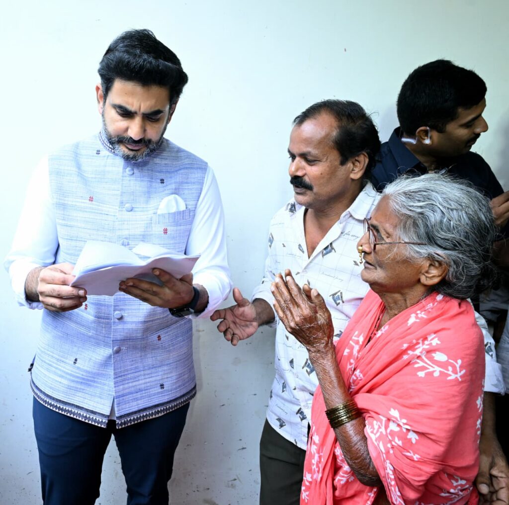 విశాఖలో మంత్రి నారా లోకేష్ ప్రజాదర్బార్ — వినతుల స్వీకరణ, సమస్యల పరిష్కారానికి హామీ