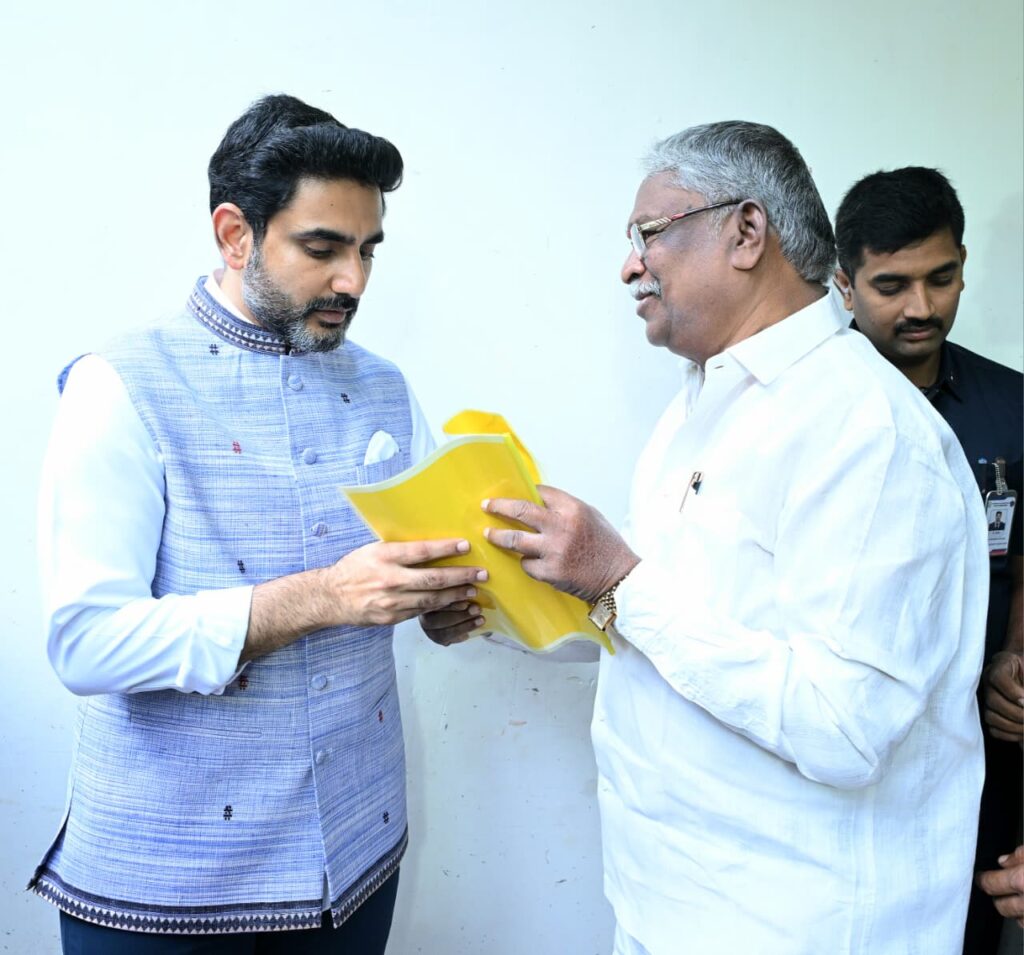 విశాఖలో మంత్రి నారా లోకేష్ ప్రజాదర్బార్ — వినతుల స్వీకరణ, సమస్యల పరిష్కారానికి హామీ