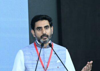 డేటా సెంటర్లకు విద్యుత్ తక్కువ ఖర్చులో ఇవ్వగలగాలి: నారా లోకేష్