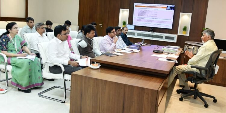 వైద్యారోగ్య శాఖపై సచివాలయంలో ముఖ్యమంత్రి చంద్రబాబు నాయుడు సమీక్ష.