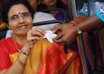 స్త్రీ శక్తి ఉచిత బస్సు సేవను అనుభవించిన నారా భువనేశ్వరి