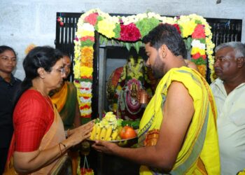 నడింపల్లిలో మహిళలతో ఆత్మీయ సమాలోచనలో పాల్గొన్న నారా భువనేశ్వరి