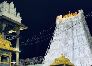 తిరుమలలో కొనసాగుతున్న భక్తుల రద్దీ