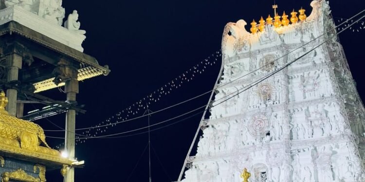 తిరుమలలో కొనసాగుతున్న భక్తుల రద్దీ