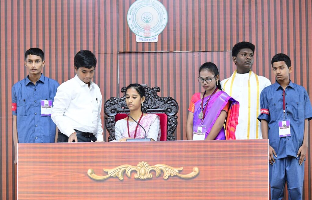 అమరావతిలో విద్యార్థుల మాక్‌ అసెంబ్లీలో హాజరైన చంద్రబాబు, లోకేష్