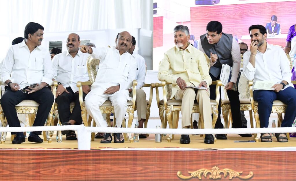 అమరావతిలో విద్యార్థుల మాక్‌ అసెంబ్లీలో హాజరైన చంద్రబాబు, లోకేష్