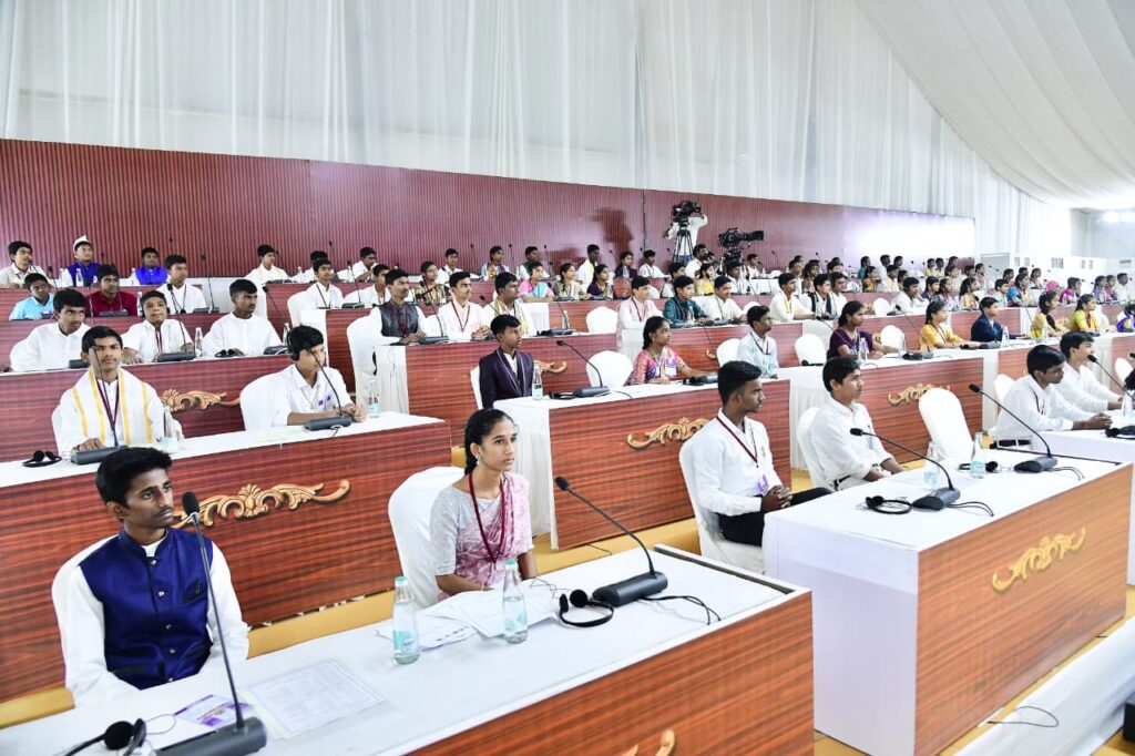 అమరావతిలో విద్యార్థుల మాక్‌ అసెంబ్లీలో హాజరైన చంద్రబాబు, లోకేష్