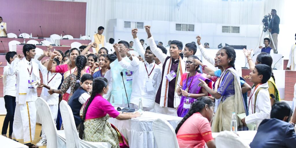 అమరావతిలో విద్యార్థుల మాక్‌ అసెంబ్లీలో హాజరైన చంద్రబాబు, లోకేష్