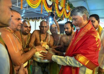 న్యాయస్థానం నుంచి దేవస్థానానికి యాత్ర చేసి రాజధాని “అమరావతి” ని కాపాడుకున్నారు స్థానిక రైతులు