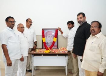 మహాత్మా జ్యోతిరావు ఫూలే వర్ధంతి: ఘనంగా నివాళులు