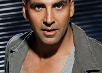 100 కోడిగుడ్లు తగిలించుకున్న అక్షయ్‌ కుమార్‌!