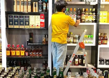 ఏపీ మద్యం స్కామ్: ఫిర్యాదు సొమ్ము తిరిగి పొందాలనే ఉద్దేశంతో మద్యం కంపెనీలు పెట్టారా?