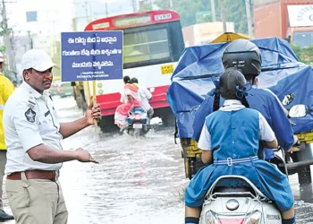 ఇక గుంతల భయం లేదు… నీటిలోనే సులభంగా ప్రయాణించొచ్చు!