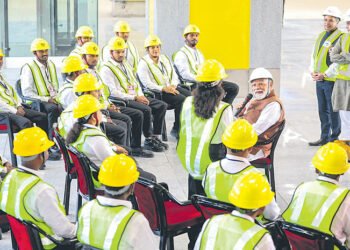 బుల్లెట్‌ రైలు ప్రాజెక్ట్ అనుభవాలను సారాంశంగా చెప్పినట్టు ప్రధాని.