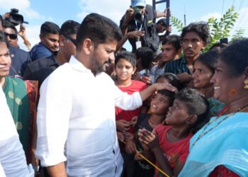 సీఎం రేవంత్రెడ్డి: ఎకరాకు ₹10 వేల నష్టపరిహారం ప్రకటించారు