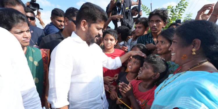 సీఎం రేవంత్‌రెడ్డి: ఎకరాకు ₹10 వేల నష్టపరిహారం ప్రకటించారు