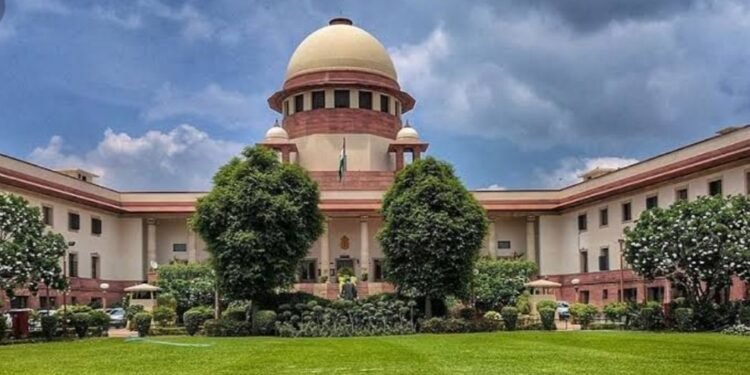 స్పీకర్‌ తీరుతెన్నులు కోర్టు సూచనలను పట్టించుకోనట్టుగా కనిపిస్తున్నాయి.