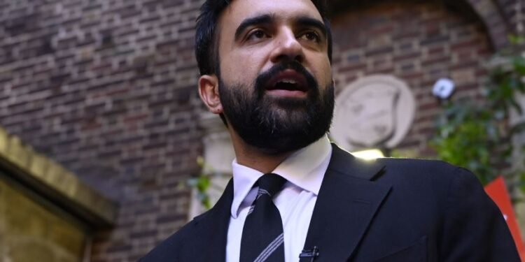 ట్రంప్‌కు పెద్ద షాక్‌: న్యూయార్క్‌ మేయర్‌గా జొహ్రాన్ మమ్‌దానీ ఎన్నిక‌ అయ్యారు