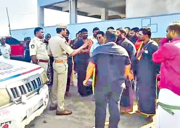 అయ్యప్ప మాల ధరించిన విద్యార్థిని పాఠశాలకు ప్రవేశం నిరాకరించడం: జీఐజీ పాఠశాల యాజమాన్యానికి డీఈవో నోటీసులు