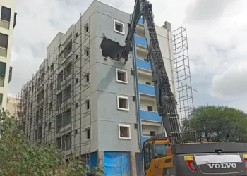 హైదరాబాద్ల మియాపూర్లో ఐదంతస్తుల అక్రమ నిర్మాణం హైడ్రా కూల్చివేత