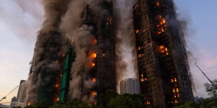 హాంగ్‌కాంగ్ అగ్నిప్రమాదం: కిటికీల బోర్డులు మంటలకు కారణమా?
