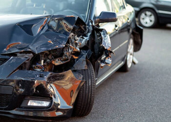 రోడ్డు ప్రమాదం: అదుపుతప్పిన కారు పల్టీలు కొట్టి నలుగురు యువకులు మరణం.